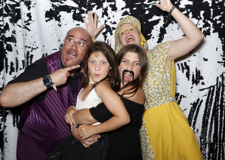 Lee and Pete with their nieces Nico and Cosi