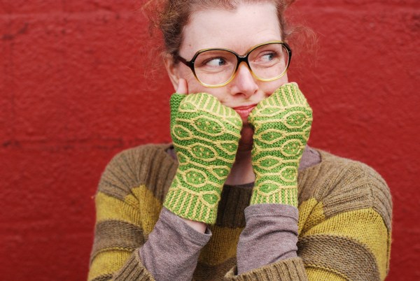 Lee wearing green+yellow Winterthur mitts